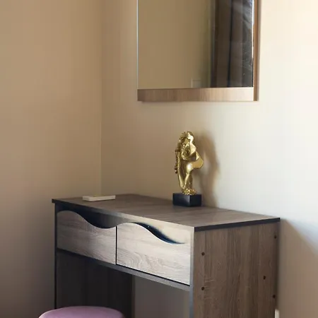 Apartment Secret Oasis Aptms 2 Larissa